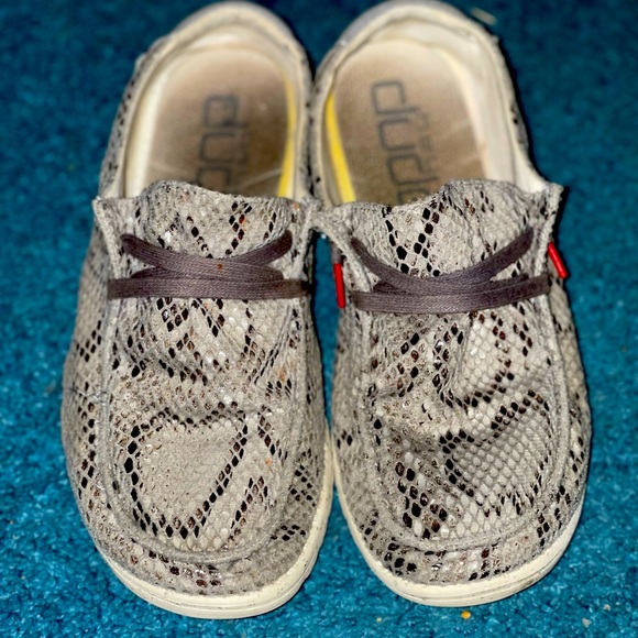 Snakeskin Hey Dudes Size 9 - Picture 1 of 3